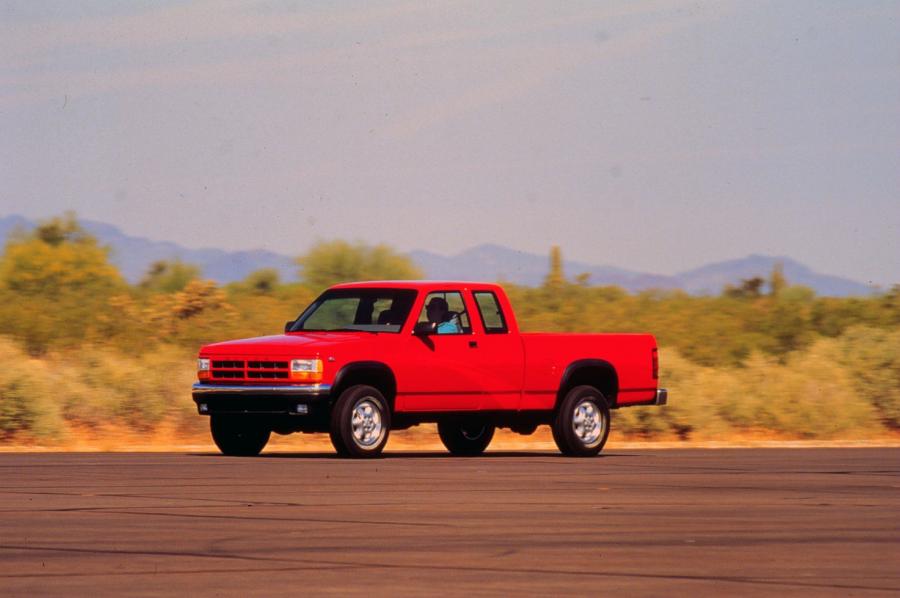  Dodge Dakota 1987 года  (фото 1 из 2)
